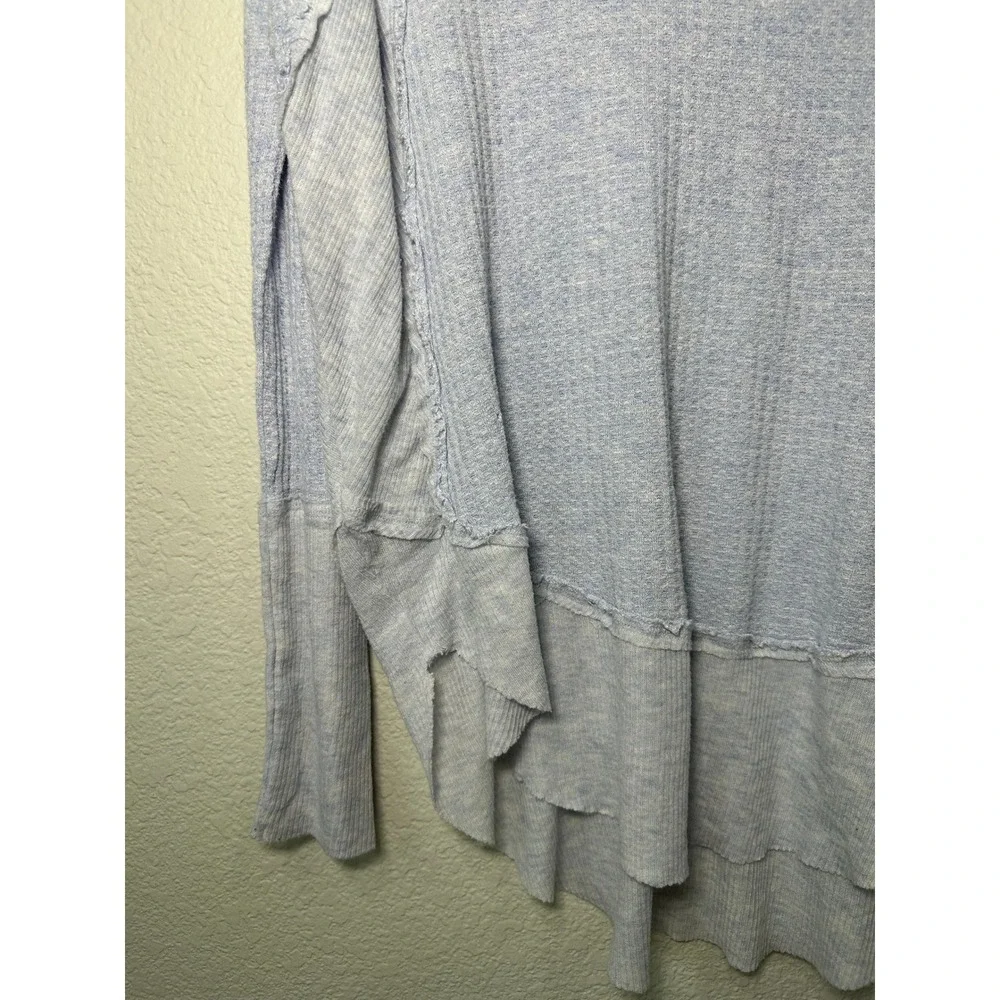 We The Free Free People Light Blue Thermal V-Neck High Low Top‎ Long Sleeve M